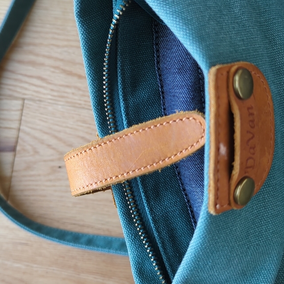 Davan. Women's Shoulder Bag. - Picture 9 of 13